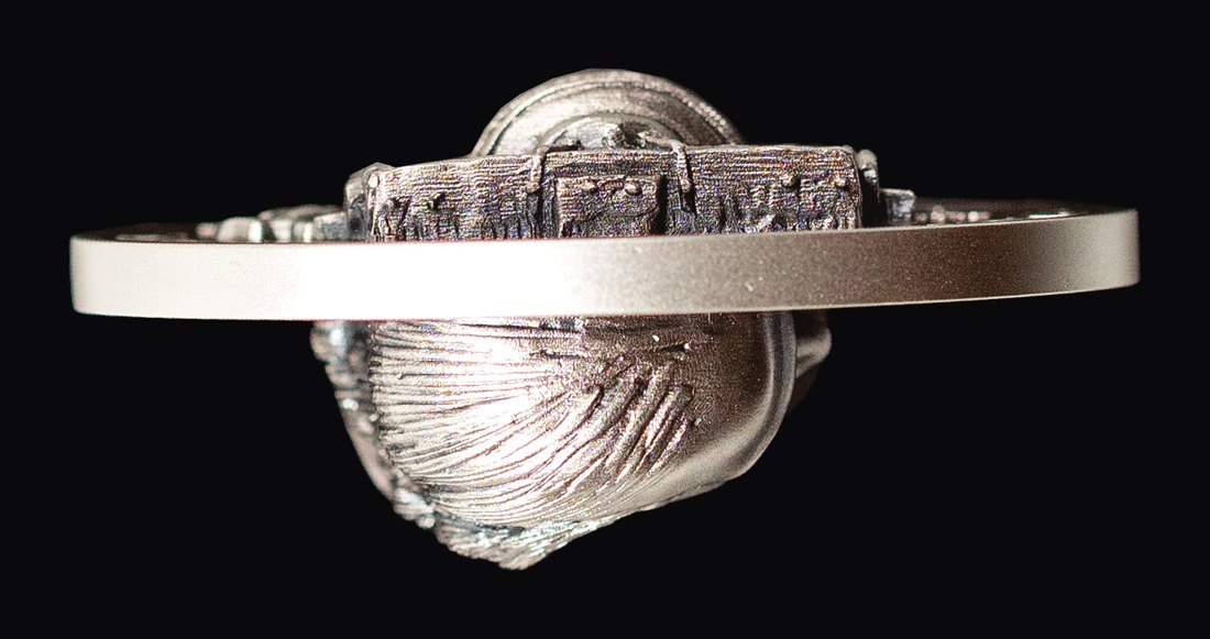 Edge view showing 29 mm Beyond Relief depth